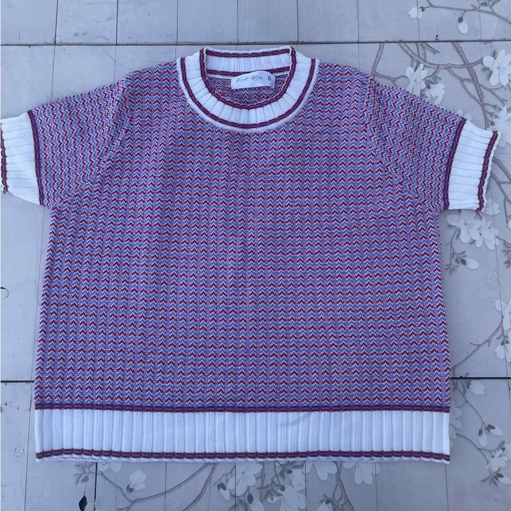 Chic Zigzag Knit Blouse in purple and White